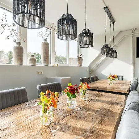 Spacious In With Garden *