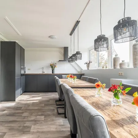 Spacious In With Garden