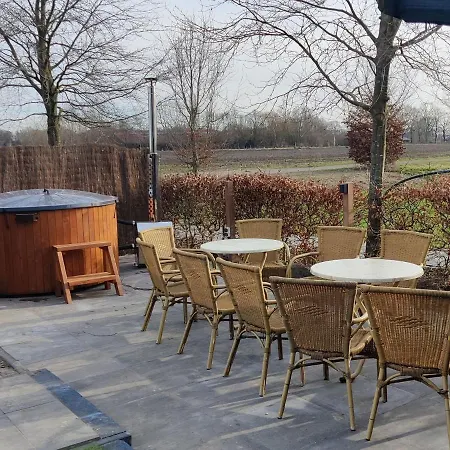 בית נופש In With Hot Tub Silvolde