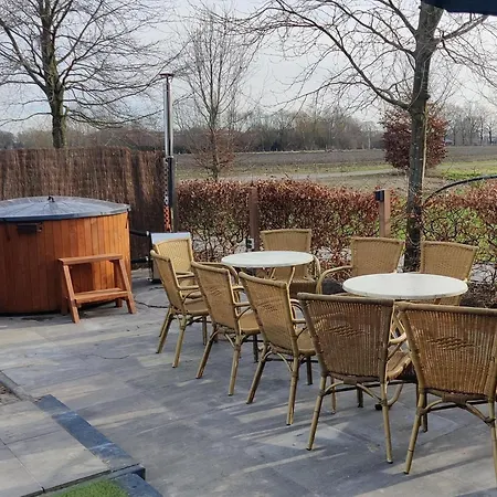 Dom wakacyjny In With Hot Tub *