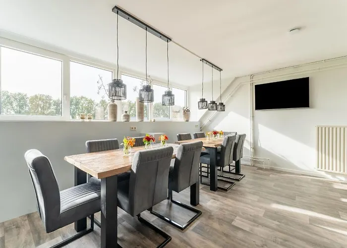 Dom wakacyjny In With Hot Tub *