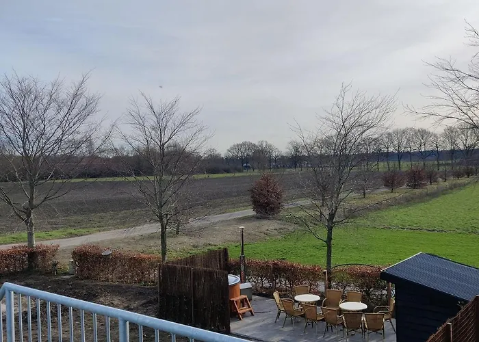 Dom wakacyjny In With Hot Tub