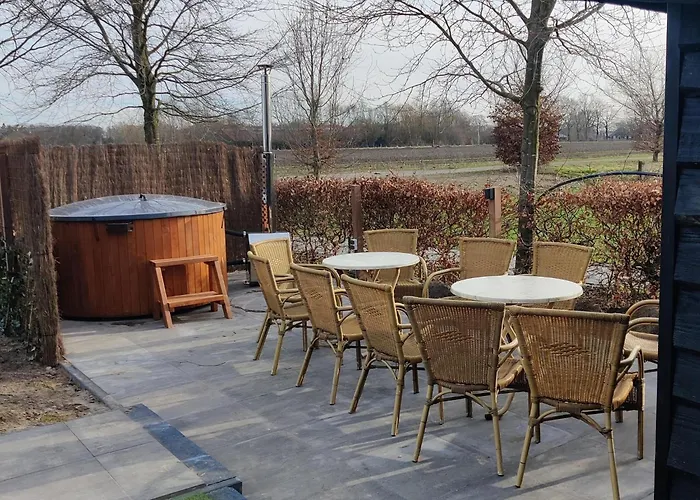 Casa de Férias In With Hot Tub *