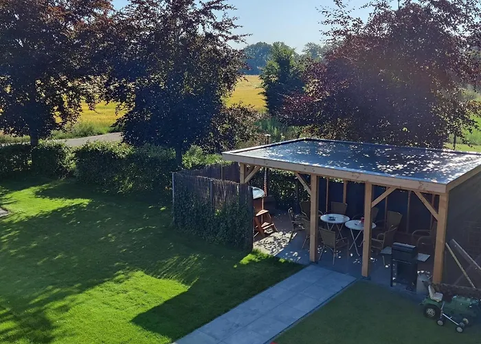 Dom wakacyjny In With Hot Tub